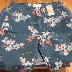 Mens Arizona shorts, size 33, NWT